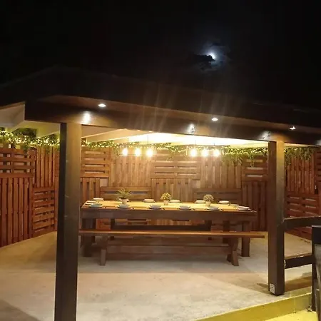 La Casa De Cristina, 30 Personas *