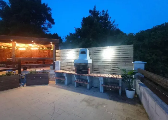 La Casa De Cristina, 30 Personas