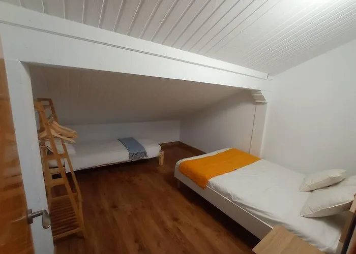 La Casa De Cristina, 30 Personas El Dueso