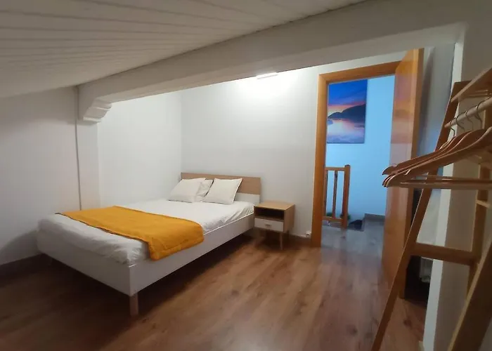 La Casa De Cristina, 30 Personas