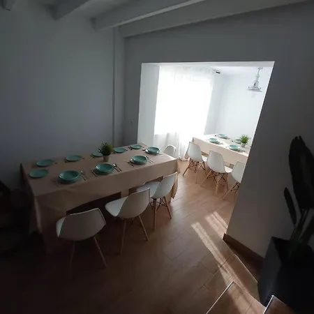 La Casa De Cristina, 30 Personas * El Dueso